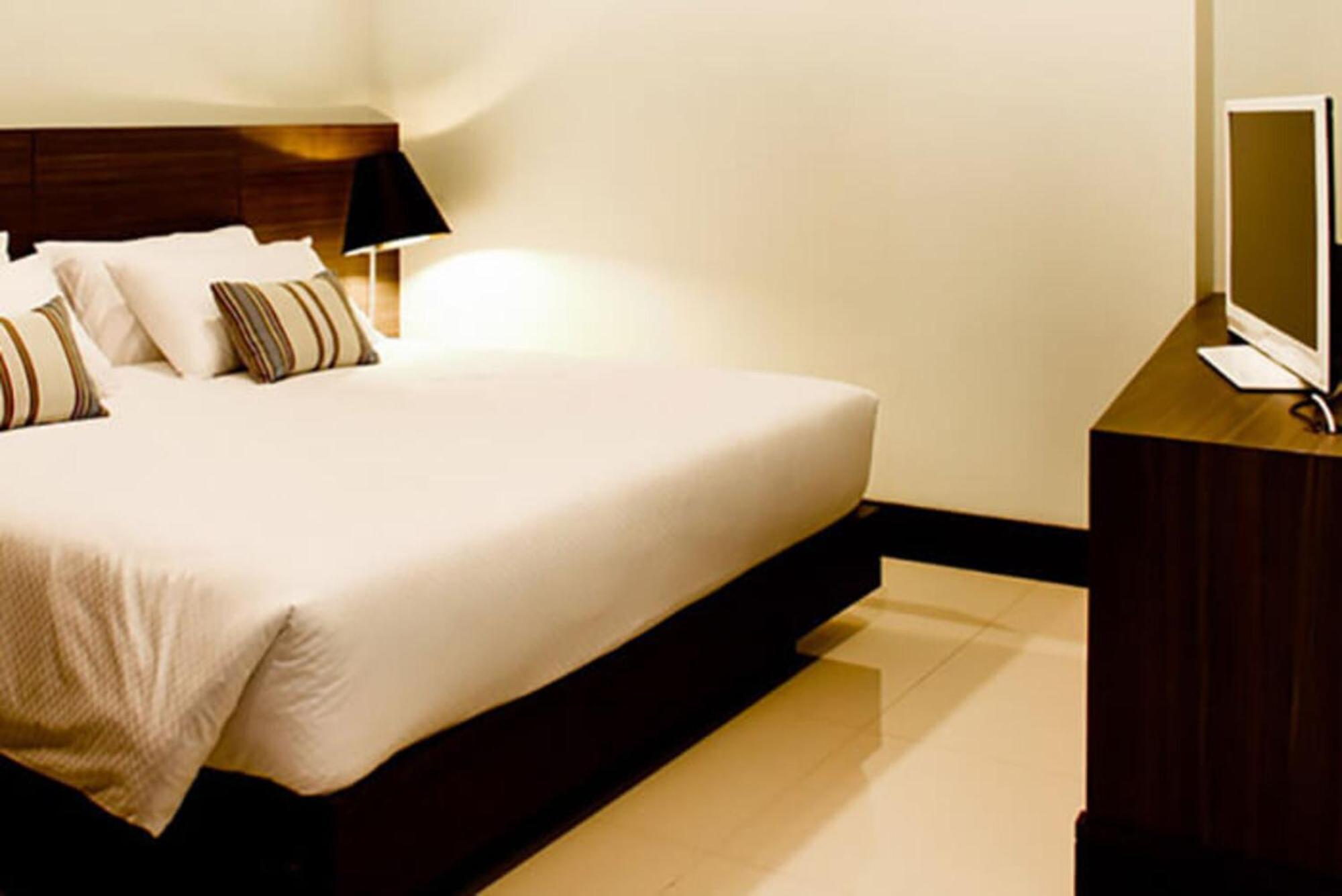 Crystal Suites Suvarnbhumi Airport Bangkok Exteriör bild