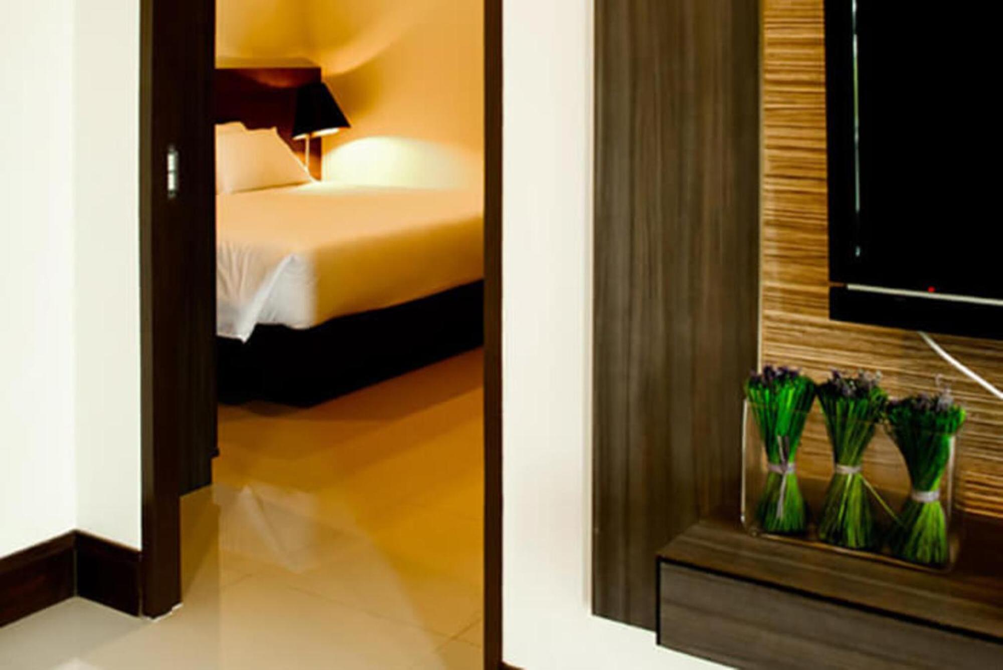 Crystal Suites Suvarnbhumi Airport Bangkok Exteriör bild
