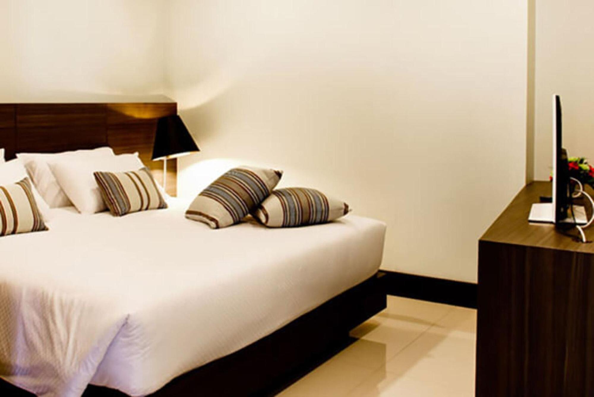 Crystal Suites Suvarnbhumi Airport Bangkok Exteriör bild